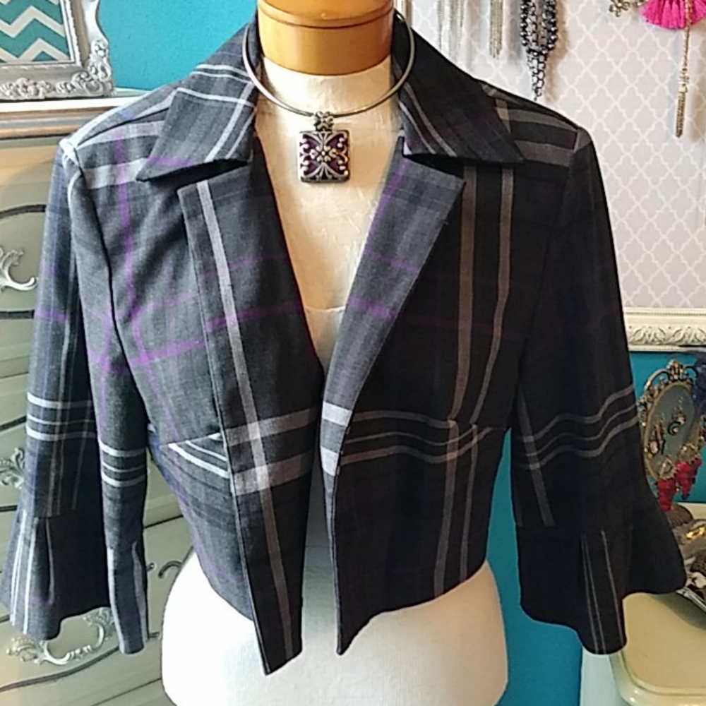 Cropped blazer with ruffle sleeve